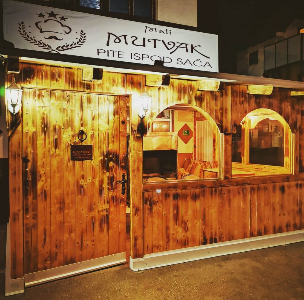 Mali Mutvak pite ispod sača